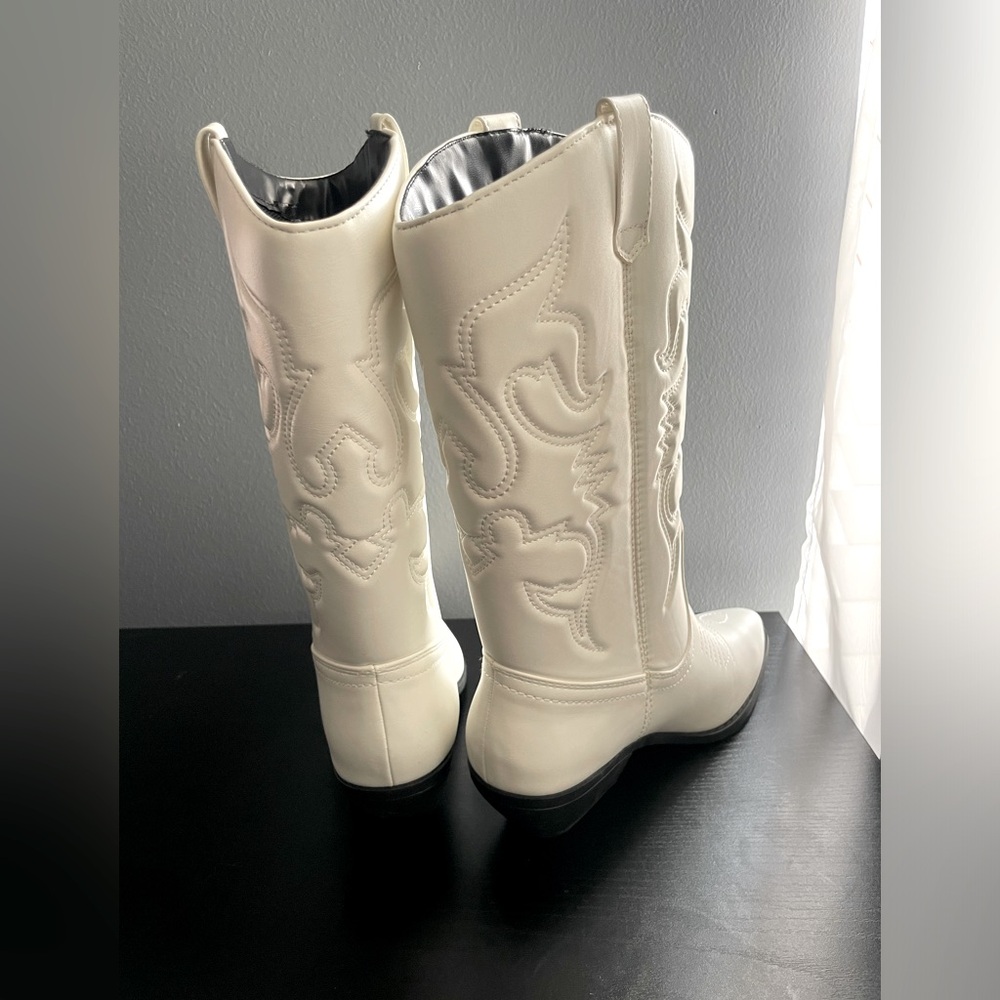 White Fashion Cowgirl Boots - Picture 4 of 5
